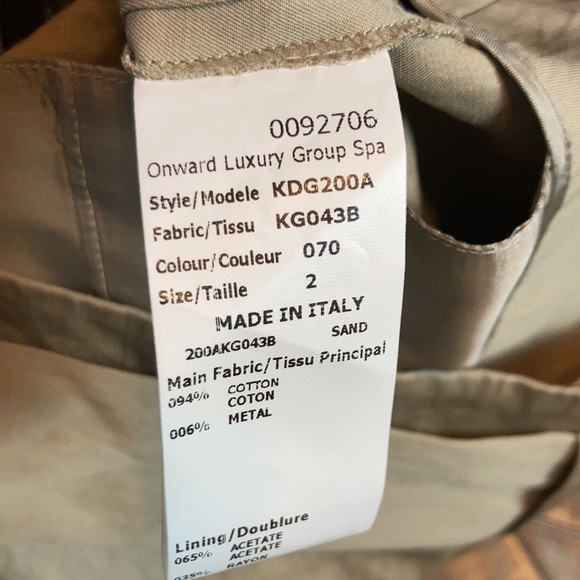 Michael Kors Collection NWT shorts in the color sand. Stunning fabric. Size 2. - Picture 6 of 7